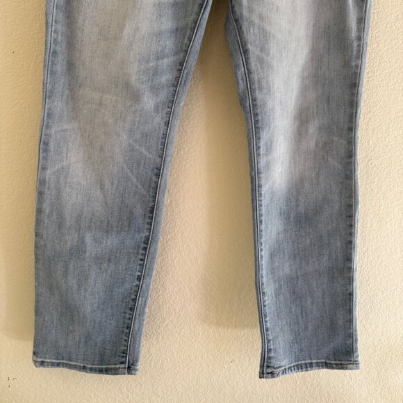 Signature Levi Strauss Mid-Rise Slim Cuffed Women’s Jeans, Light Blue - Picture 3 of 8